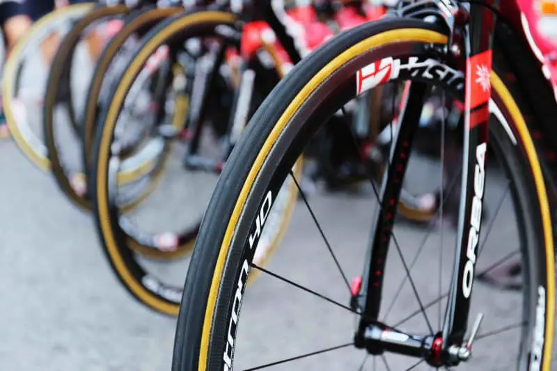 why-do-road-bikes-have-narrow-tires